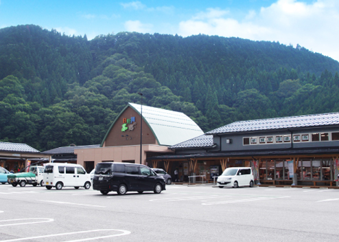 鳥取県日野郡日南町/道の駅にちなん日野川の郷駐車場